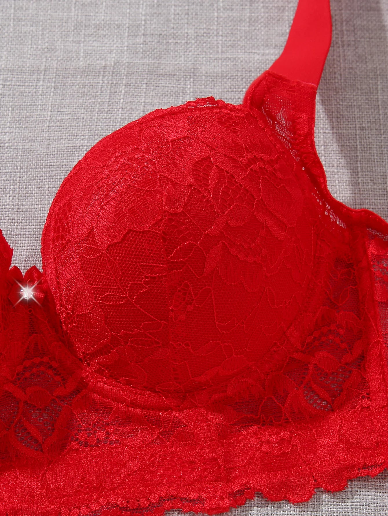 Women's Underwire Push-Up Bra with Side Support and Sexy Lace Detail, Comfortable Wide Straps for Year-Round Wear